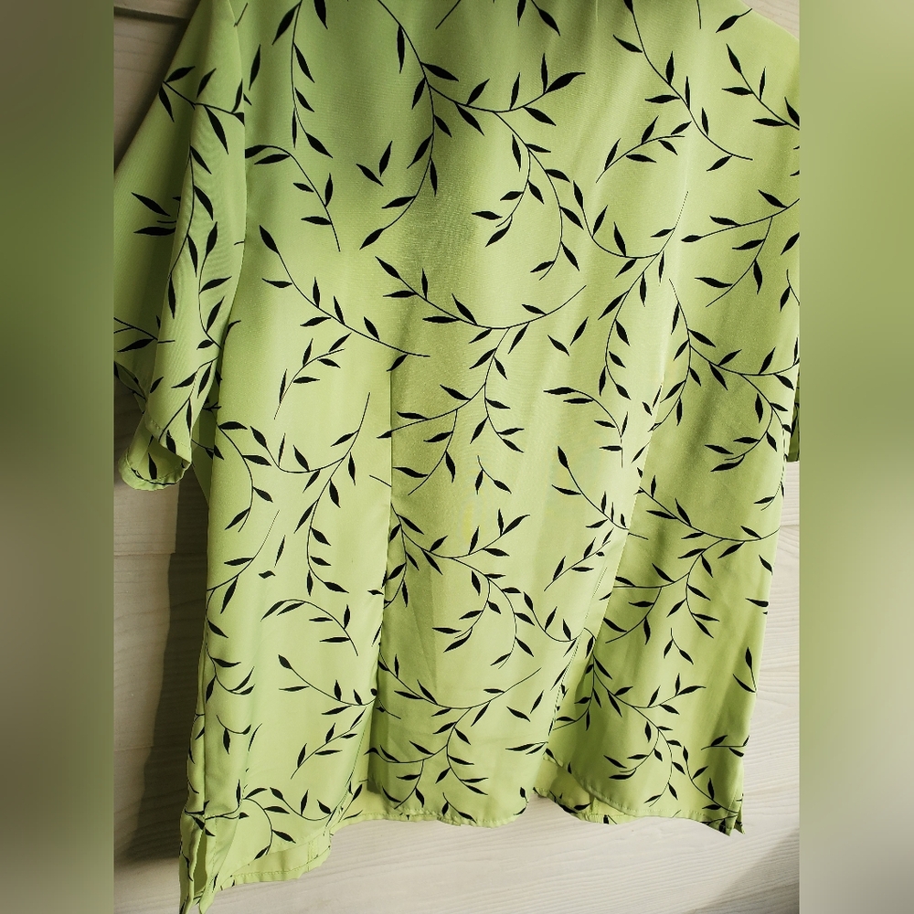 elementz Black Vine Leaf Pattern Short Sleeve Button-down Pistachio Green Blouse - Picture 12 of 13
